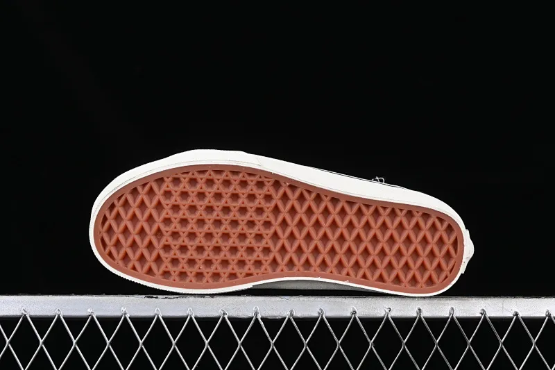 All categories Vans Vans series Vans Hi Vans high-top Vault by Vans x Invincible joint series high-top casual sneakers VN000CDDBP6